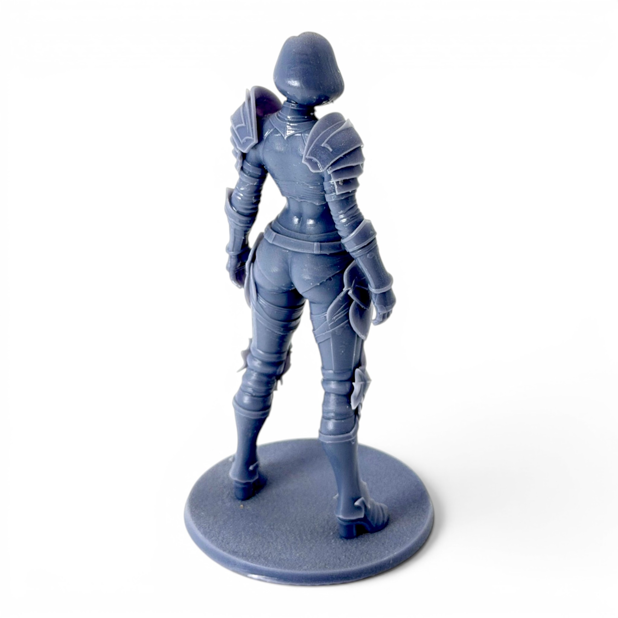 figura-resina-guerrera-elite-3